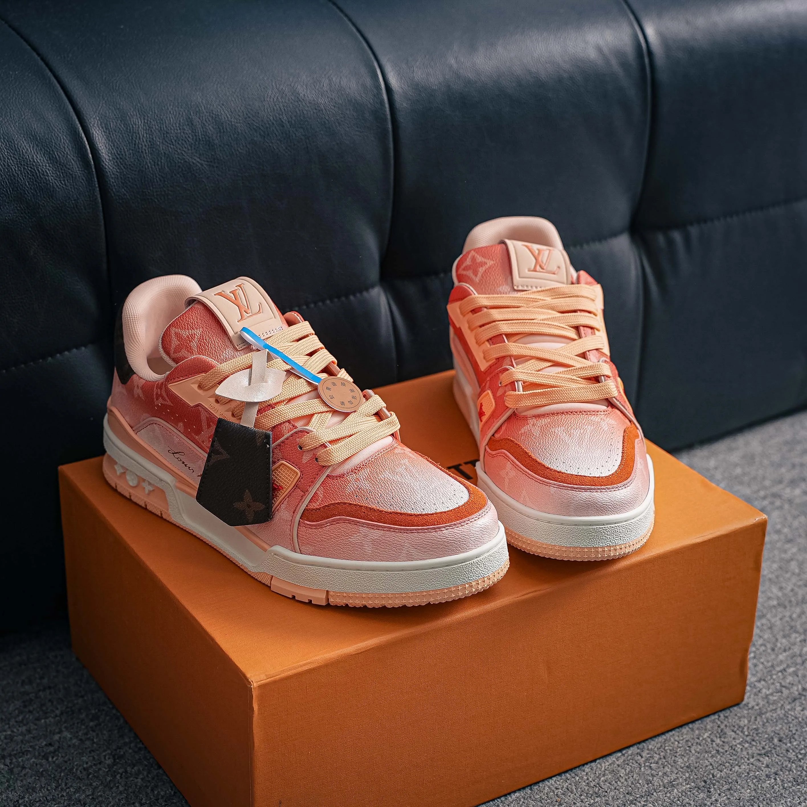 # LV- - trainer 2026 New Arrival 1：1 ！！ Shoes Cowhide Leather ， LOGO ， Breathable ， 。